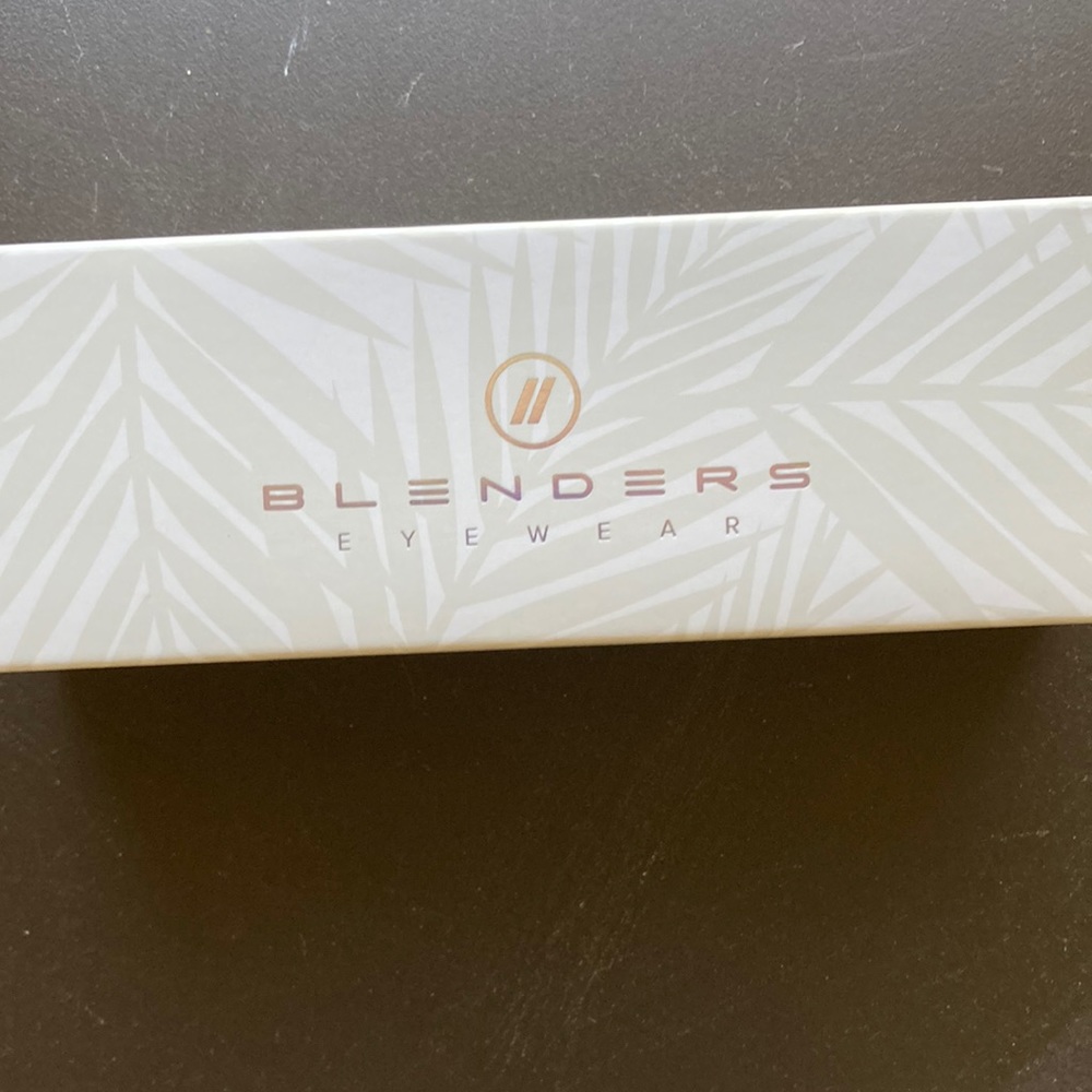 Blenders eyewear…. Sydney-SweetDiva, inRoseGold. Never worn.